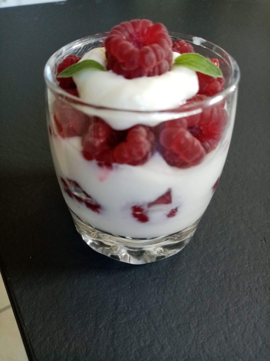 Домашний малиновый йогурт