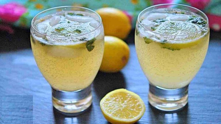 Ошибка, которую совершают все — пить воду с лимоном каждое утро